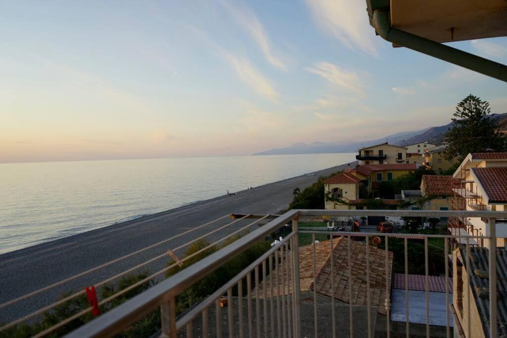 Comfort In Riva Al Mare Belmonte Calabro Exterior photo